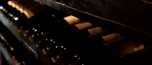 Un român a furat o sticlă de vin veche de peste 200 de ani. Ce a făcut cu ea
