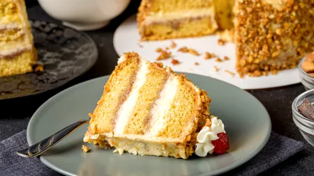 Prețul ireal cerut de un restaurant din provincia Toscana pentru a tăia 13 felii de tort. Sărbătoritul a înlemnit când a văzut nota de plată