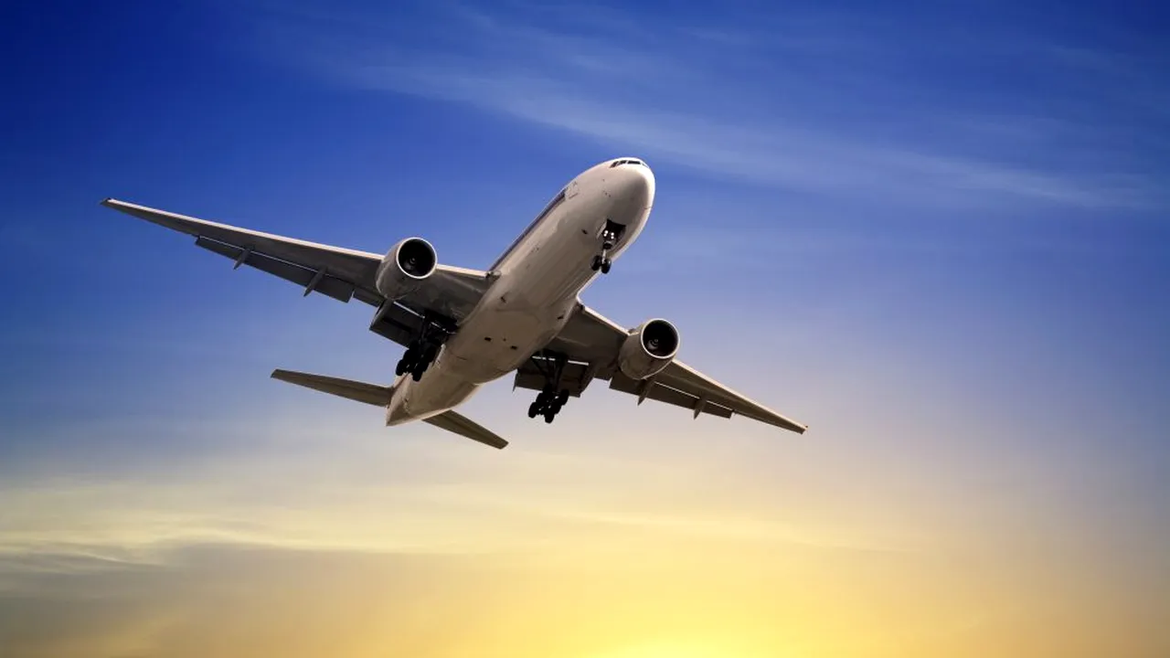 Aterizare de urgență la Moscova după ce un Boeing 777 a avut probleme la motor