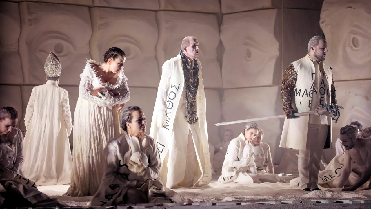 Opera Națională București, ultimele reprezentații ale stagiunii cu spectacolul OEDIPE de George Enescu, în regia lui Stefano Poda
