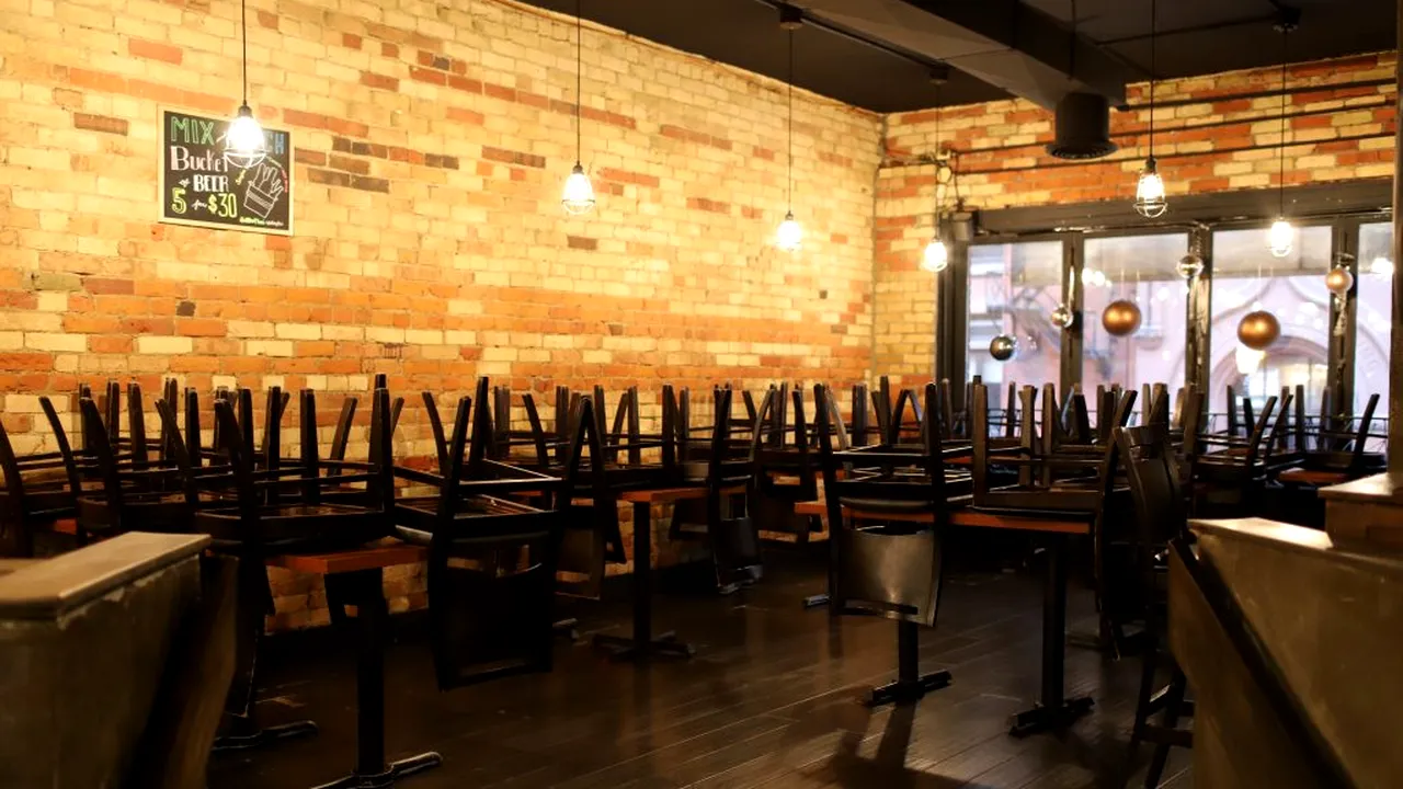 AVERTISMENT. Specialist: Nu există dovezi că restricțiile parțiale vor opri răspândirea COVID-19