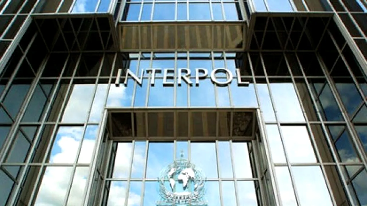 Doi foști oficiali FIFA acuzați de corupție, dați în urmărire prin Interpol