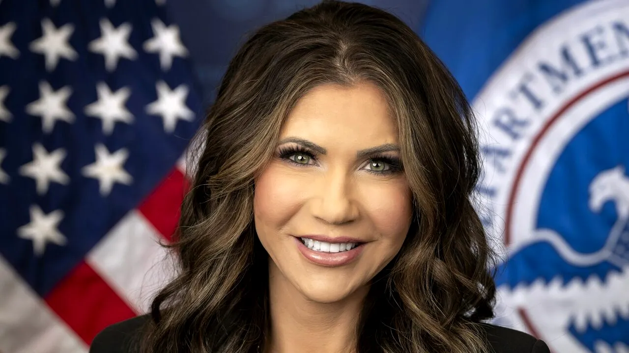 Demitere de răsunet la vârful serviciilor de securitate SUA. Kristi Noem, răspunzătoare de deportările ICE, a fost dată afară de Trump. Care este motivul concedierii