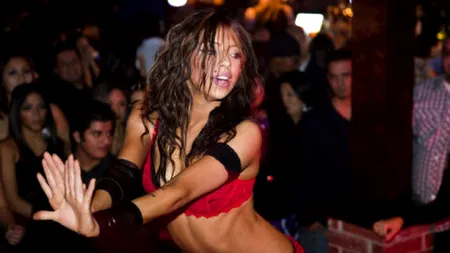 Cum s-au pregătit dansatoarele de la mare pentru vârful de sezon