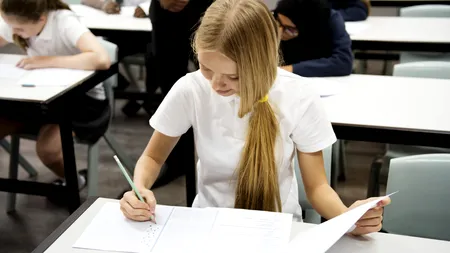 Emoții pentru absolvenții de liceu! Peste 130.500 de candidați s-au înscris la probele de la BAC 2023, care încep luni. Calendarul probelor