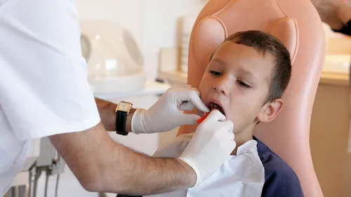 PREMIERĂ în România. Se deschide primul cabinet stomatologic cu servicii gratuite destinate exclusiv copiilor
