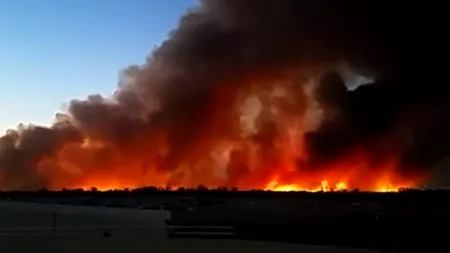 Peste 300 de case, amenințate de un incendiu în California