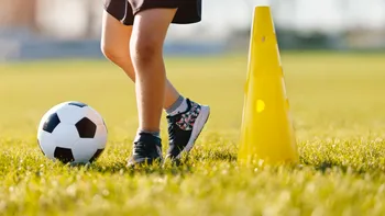 Fetița care visează să JOACE pe Santiago Bernabéu