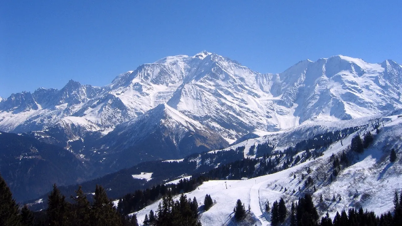 Un jandarm montan din Hunedoara a escaladat vârful Mont Blanc din Munții Alpi