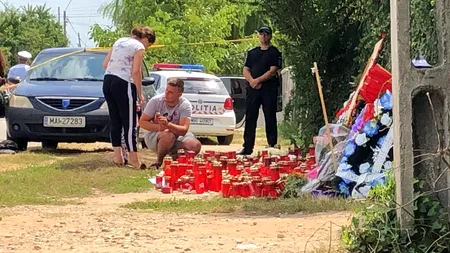 Pelerinaj la casa lui Dincă: Oameni din toată țara vin la Caracal cu lumânări: „Putea fi copilul meu