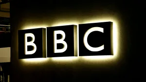 The Guardian: BBC ia în calcul o campanie de externalizare a MII de locuri de muncă. Un gigant tech din SUA ar putea deveni partener