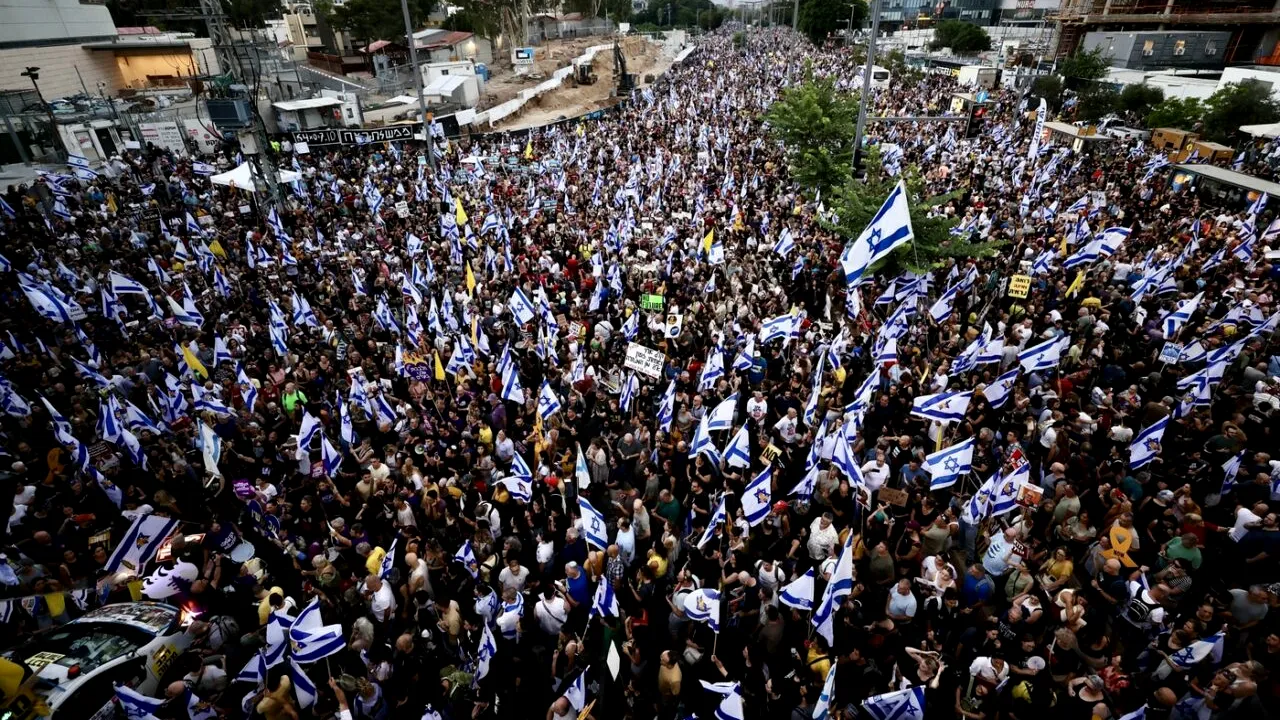 RĂZBOI în Orientul Mijlociu, ziua 703. Protest masiv la Ierusalim: mii de oameni i-au cerut lui Netanyahu eliberarea ostaticilor