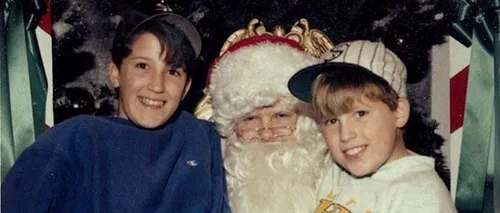 GALERIE FOTO: Doi frați s-au fotografiat alături de Moș Crăciun timp de 34 de ani