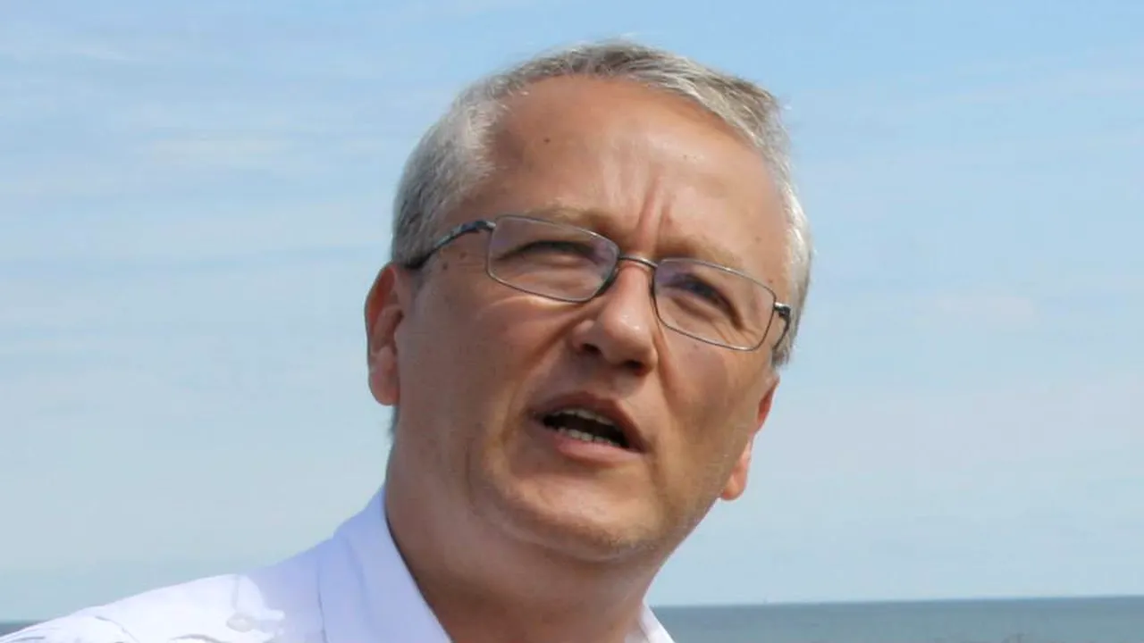 Medicul român care i-a numit pe protestarii din Piața Victoriei „boi” lovește din nou! Despre cei ce poartă măști medicale: „Imbecili care umblă cu chiloțeii pe nas”