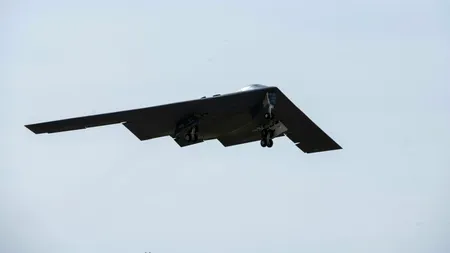 Bombardiere B-2, capabile să poarte bombe anti-buncăr, au decolat din SUA deasupra Pacificului