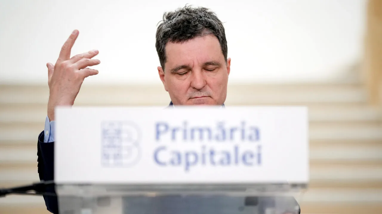 Nicușor Dan, înregistrat când FORȚEAZĂ un funcționar din Primărie să-și dea demisia, sau să plece prin transfer, chiar dacă angajatul era în medical