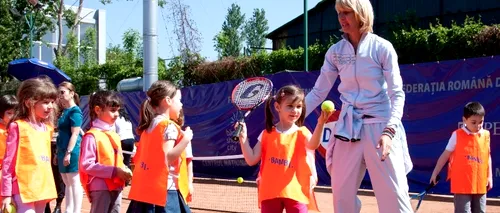 Atleta Monica Iagăr a jucat tenis cu copiii la un turneu pentru juniori
