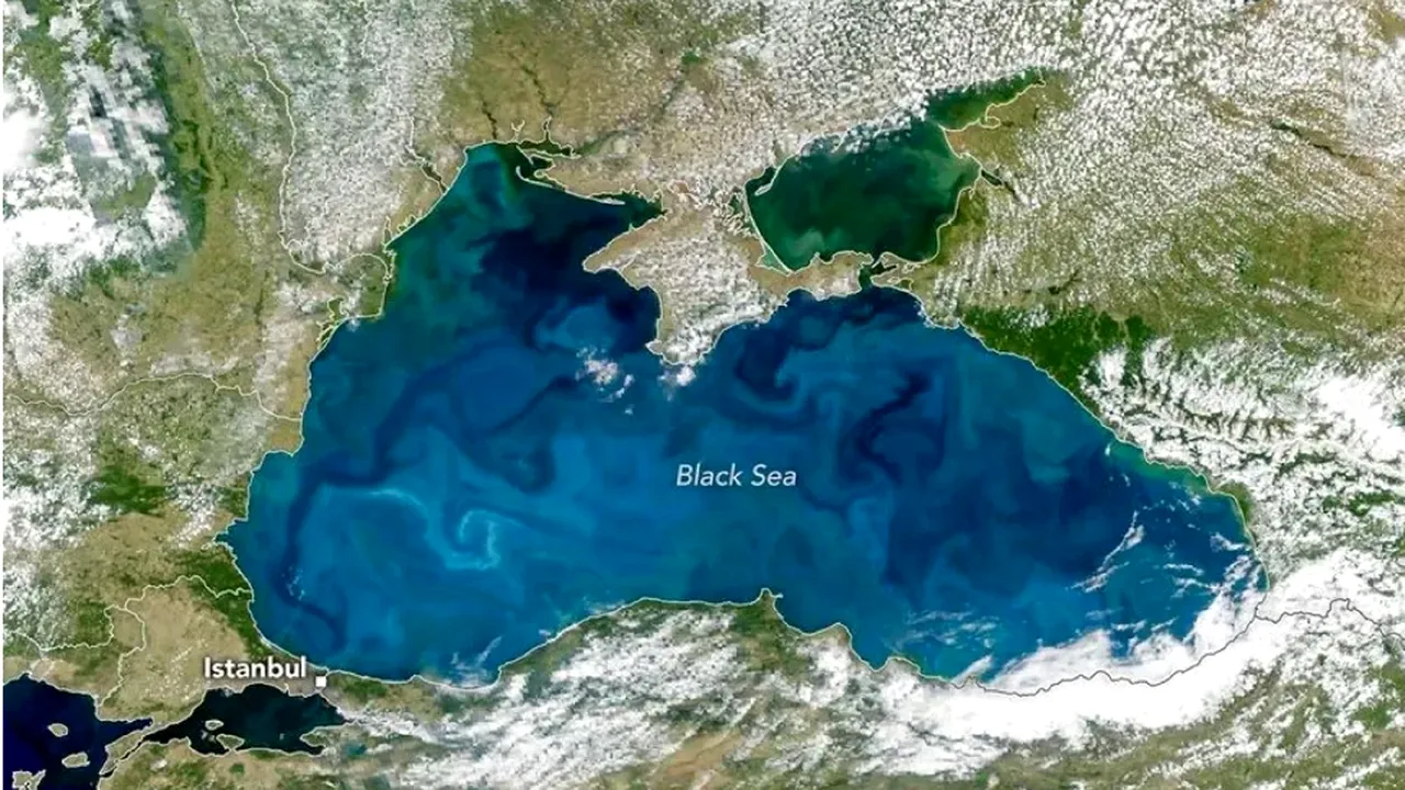 Imagini de la NASA. De ce Marea Neagră ar fi devenit turcoaz