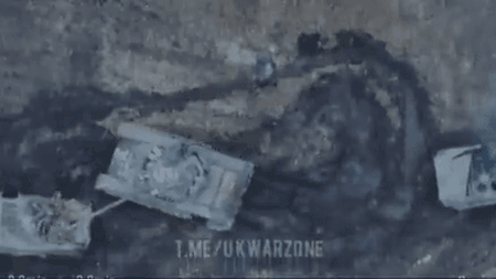 VIDEO | Militari ruși, azvârliți de pe o mașină blindată cu tunul unui tanc propriu