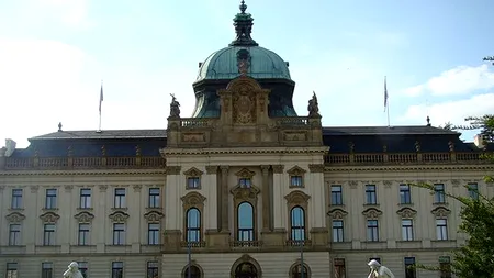 Deputații cehi au aprobat dizolvarea Camerei inferioare a Parlamentului