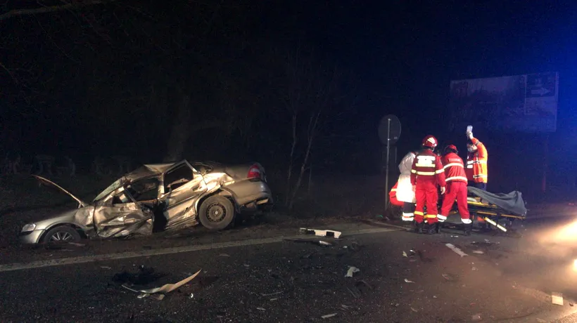 Accident cumplit în Vâlcea. Șofer de 30 de ani, mort după ce s-a izbit cu maşina de un TIR