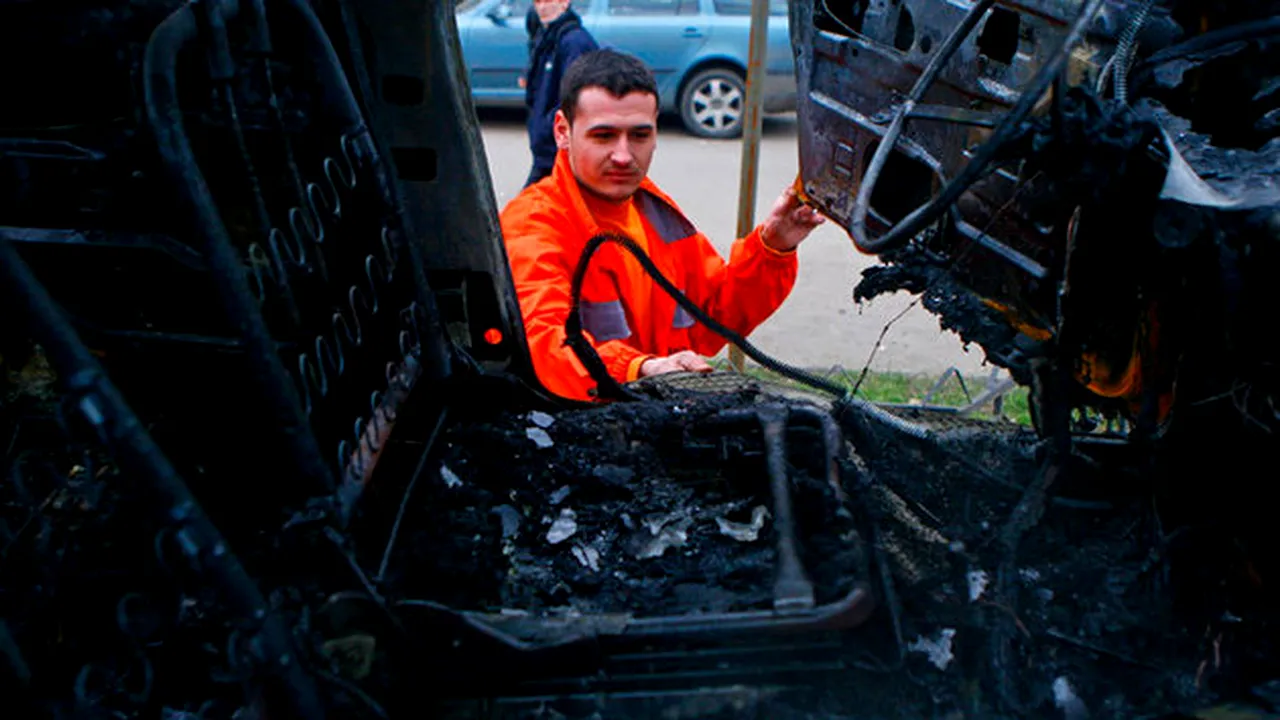 Un autoturism a fost incendiat în sectorul 2. 