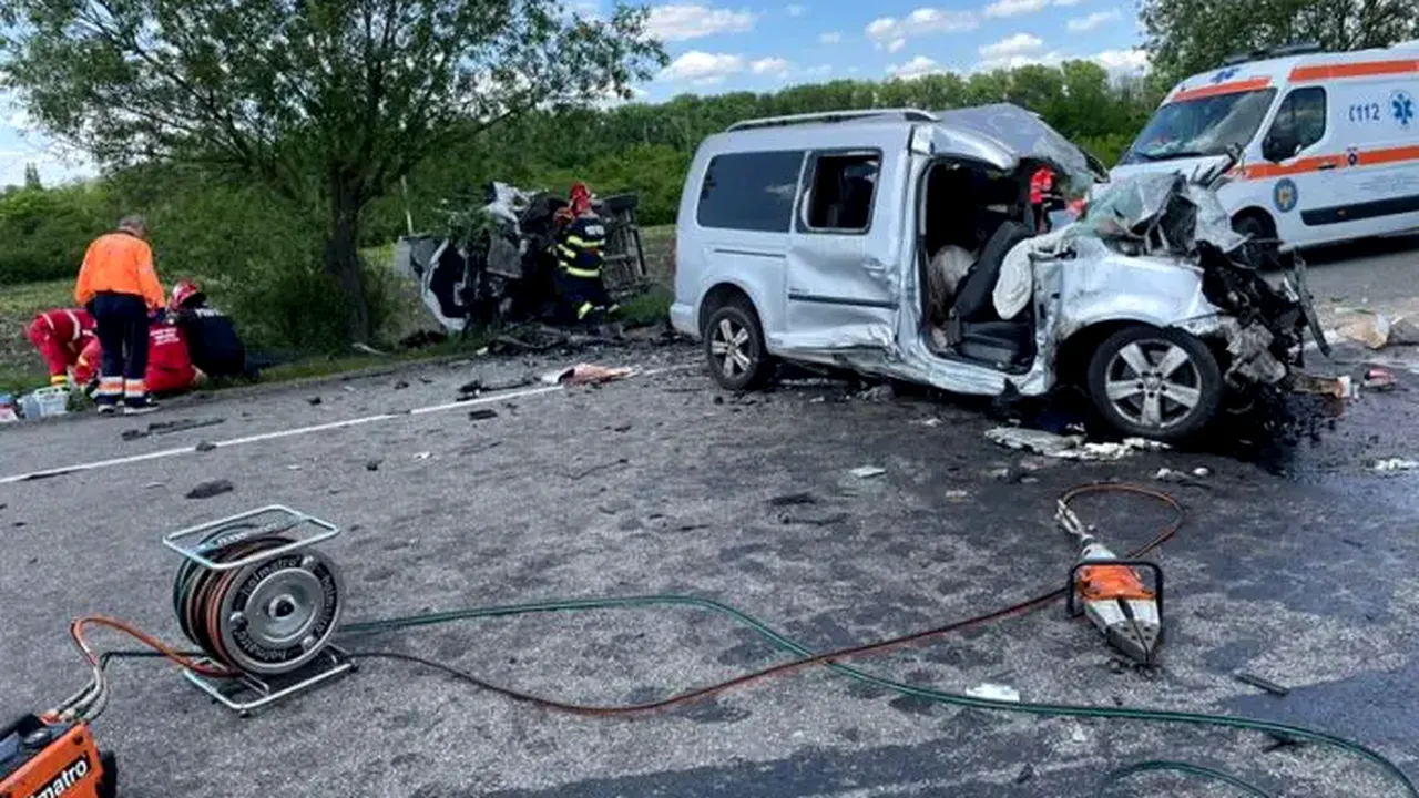 Doi adulți și un copil de 3 ani AU MURIT într-un carambol produs pe DN2 / E85, în județul Neamț