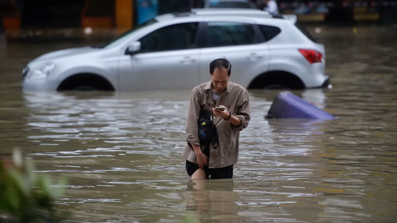 Cod portocaliu de inundații în 11 județe