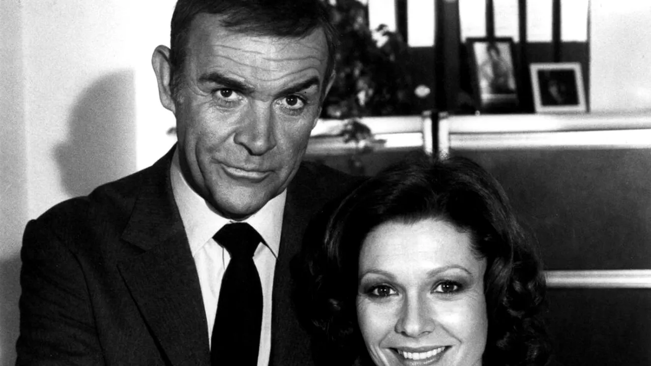 A murit Pamela SALEM, Miss Moneypenny, secretara lui James Bond din filmul cu Sean Connery. Actrița avea 80 de ani