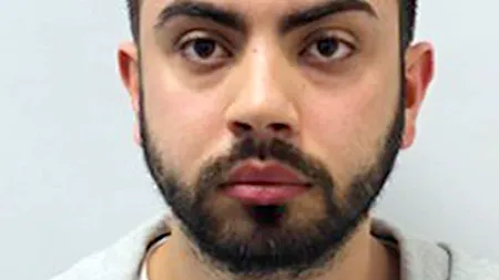 Gestul criminal al unui șofer britanic, după ce un tânăr a aruncat cu o sticlă în bolidul său Ford Mustang