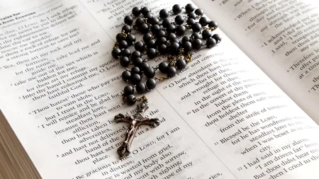 Femeie omorâtă în bătaie, în urma a ceea ce autorii susțin că era un ritual de exorcizare