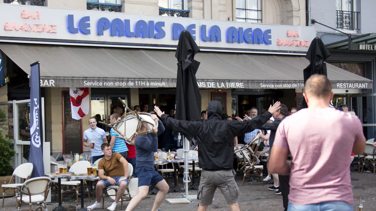 Trei suporteri ruși au fost condamnați la închisoare în Franța