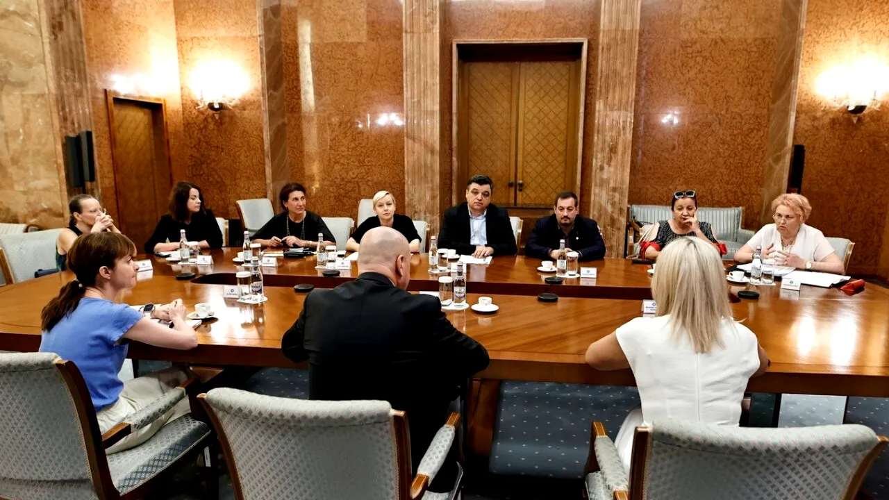 Magistrații sunt furioși pe Bolojan: „Nu oferă nicio explicație clară” Avertismentul procurorilor pentru premier