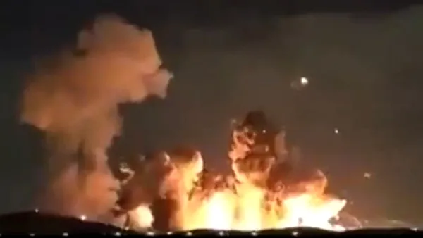 Trump a postat o filmare cu o explozie masivă în Iran cauzată de un bombardament american. Negocierile cu Teheranul ar putea fi compromise