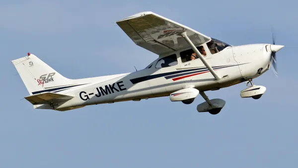 Alertă în Ungaria după ce un bărbat beat a furat un avion și s-a îndreptat către centrala nucleară de la Paks. Cum s-a terminat toată povestea
