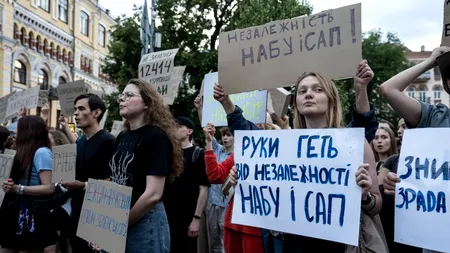 Noi proteste în Ucraina față de legea prin care este RESTRICȚIONATĂ activitatea agențiilor anticorupție