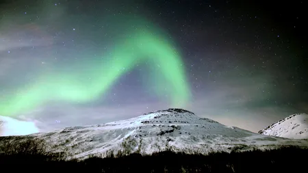 O furtună geomagnetică va lovi astăzi Pământul. Rețelele de comunicații ar putea fi în pericol