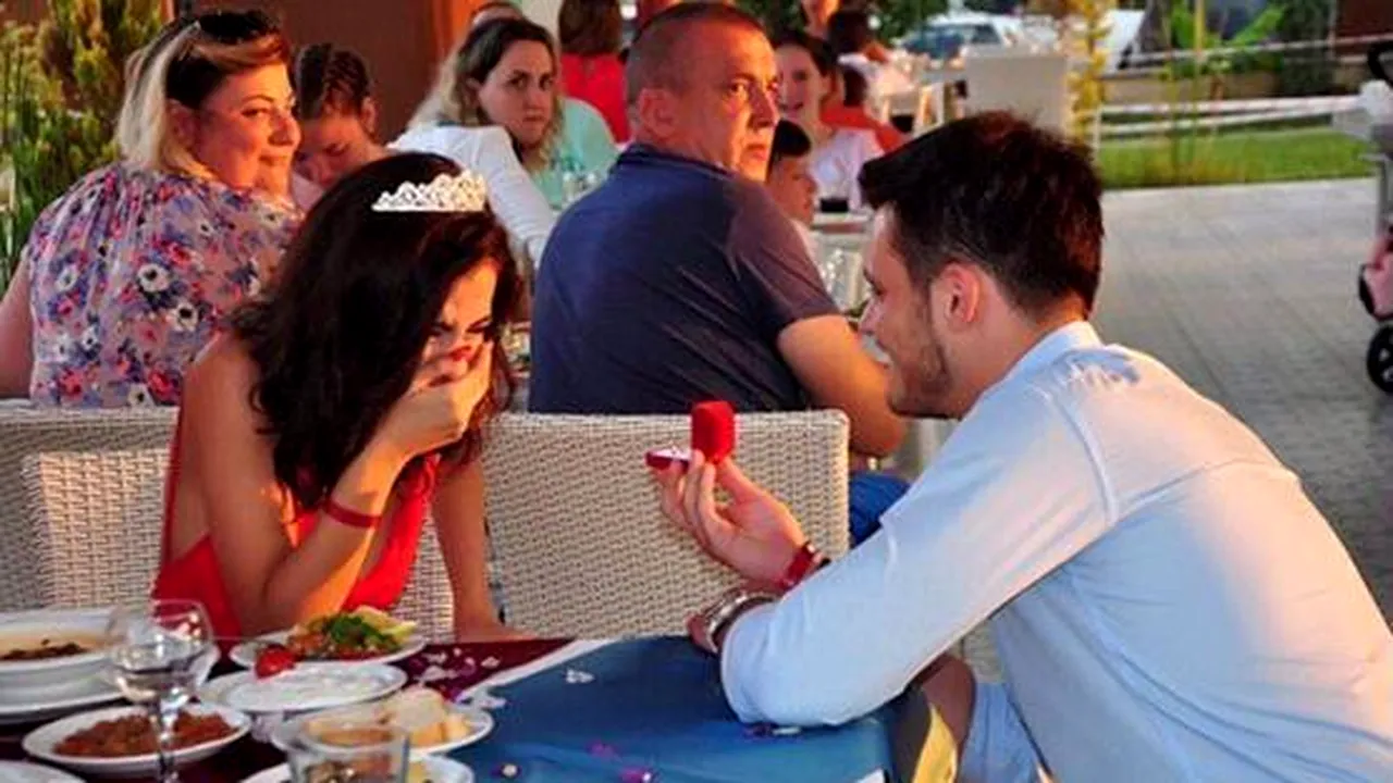 După ce au analizat o fotografie de familie, doi tineri au făcut o descoperire incredibilă. Ce li se întâmplase în urmă cu mai bine de zece ani, fără ca niciunul dintre ei să știe