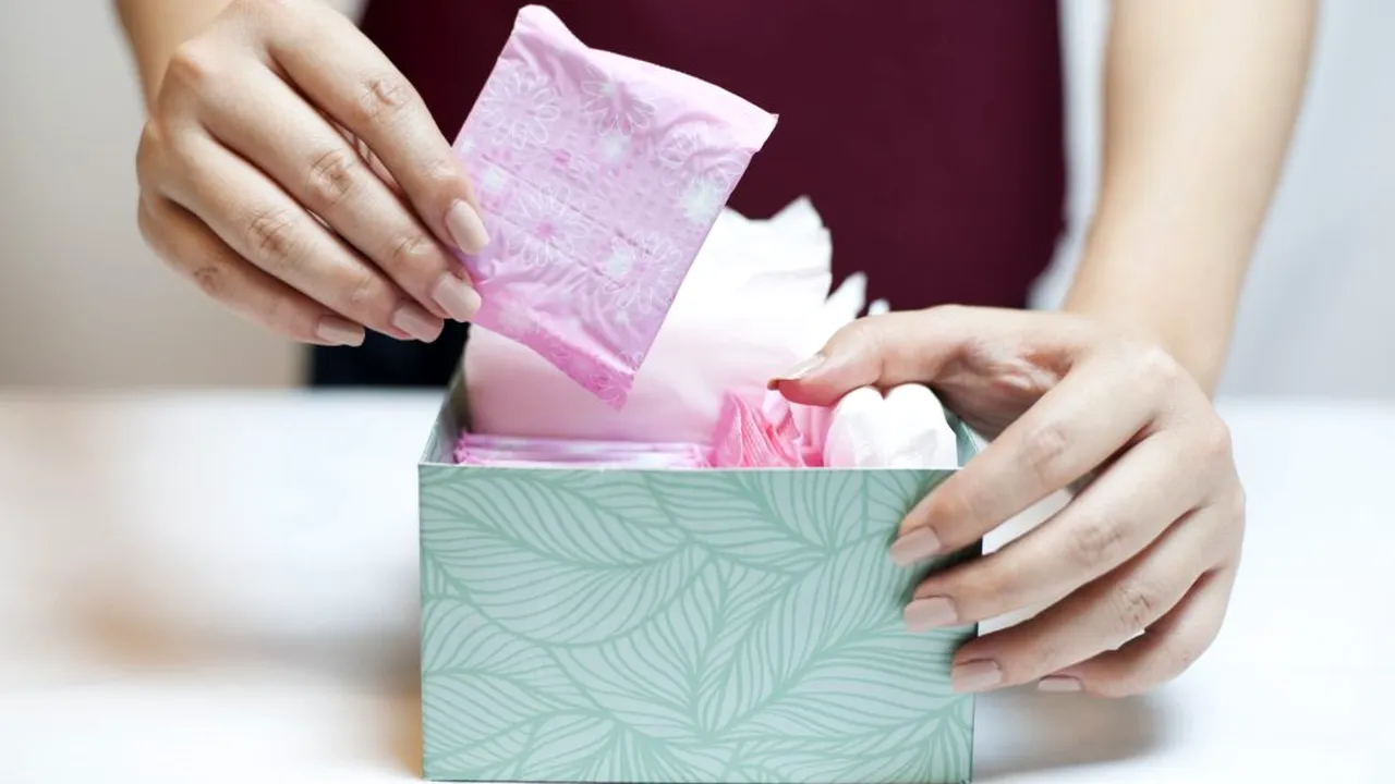 Scoția, prima țară din lume care oferă gratis absorbante şi tampoane