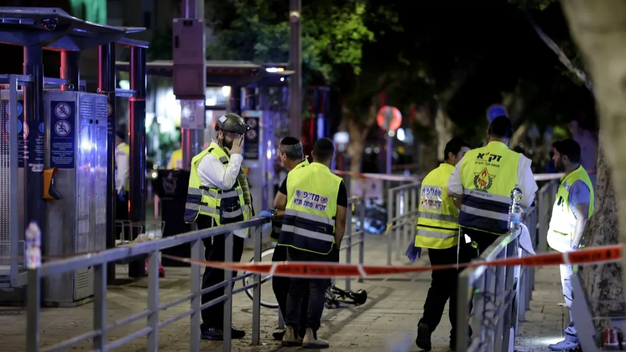 Cetățean grec, UCIS în atacul dintr-o stație de tramvai din Tel Aviv, soldat cu șapte morți și opt răniți