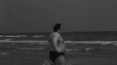 Cum era promovat litoralul românesc la 1966. „Noii vikingi fac plajă metodologic. Omul zăpezilor dă spectacol, a crescut nivelul mării''