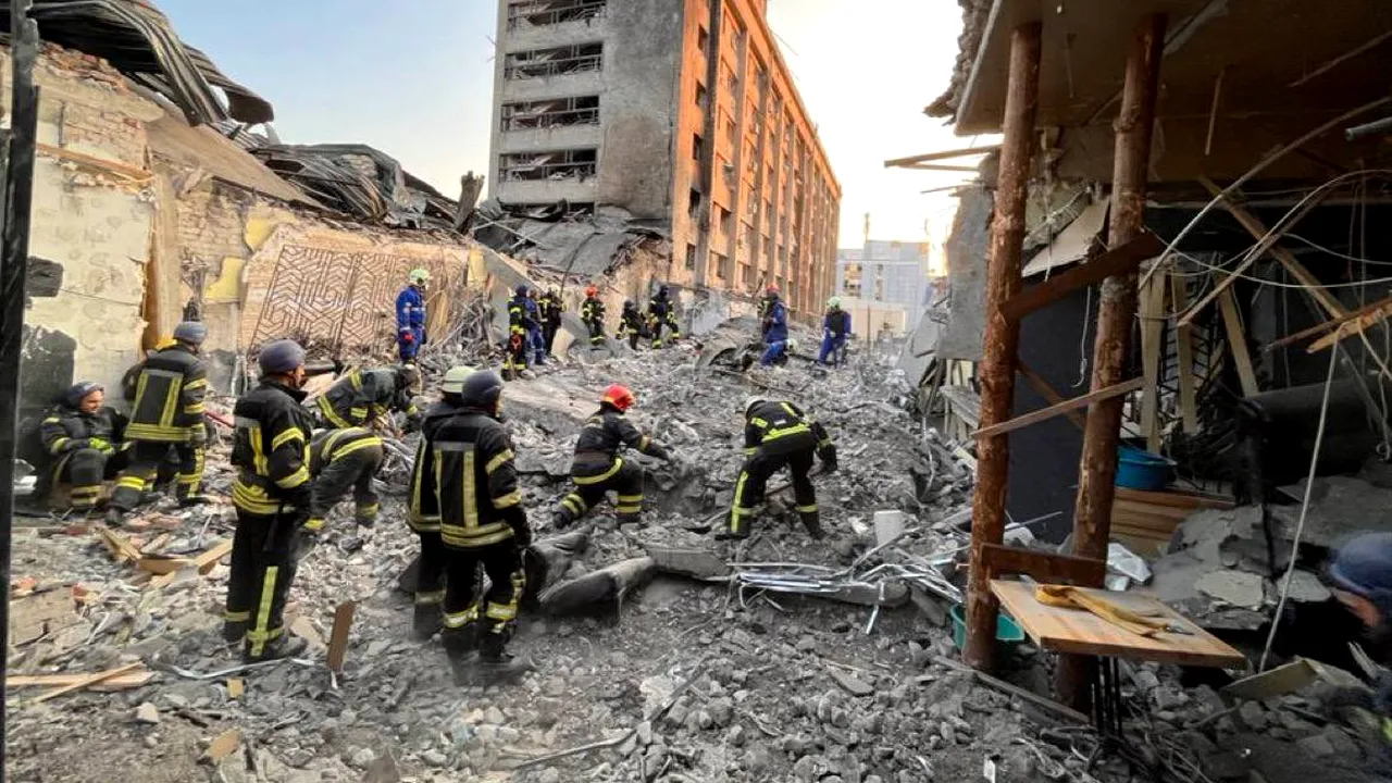 LIVE UPDATE | Războiul din Ucraina, ziua 490. 8 morți și 56 de răniți într-un atac rusesc cu rachete în centrul orașului Kramatorsk