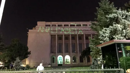 Protest 10 august | Protestatarul #Rezist Dide, mesaj cu laserul pe Guvern: Analfabeta