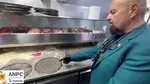 „Fă-mi și mie o pizza acum!” Piedone a închis localul când a văzut ce greșeală a făcut pizzerul din imagine