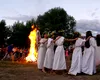 Tradiții și obiceiuri de Sânziene sau Drăgaica 2025. Este noaptea în care fetele își visează URSITUL