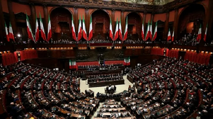 Numărul de parlamentari italieni urmează a fi redus prin referendum național