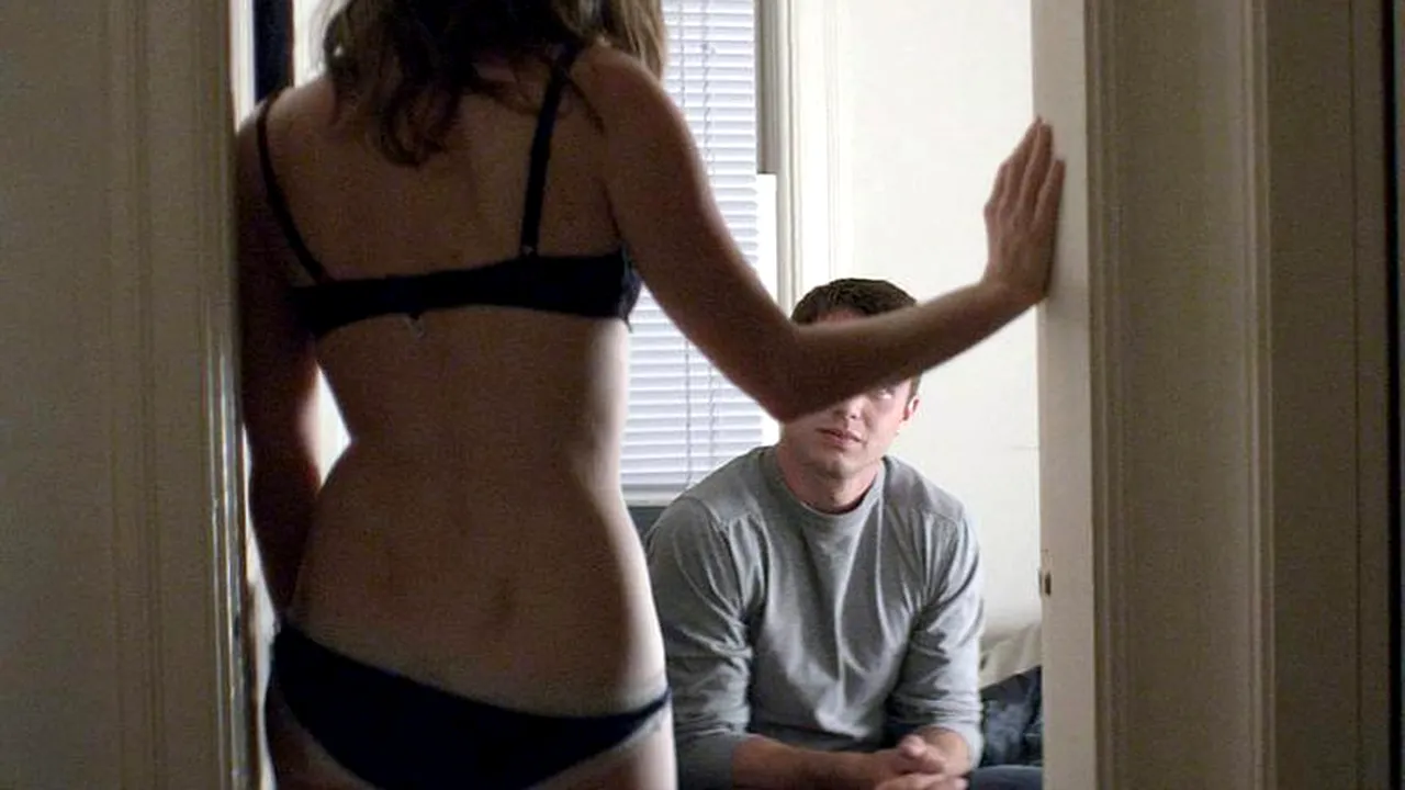 O profesoară de franceză din Botoșani este acuzată că i-a făcut avansuri unui minor