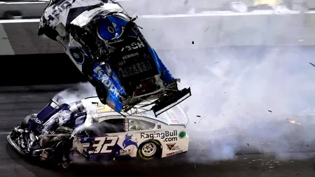 Accident teribil pe circuitul de la Daytona. Și Trump a făcut „drifturi” pe „pista morții”. VIDEO