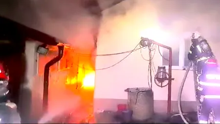 Capcanele iernii. Incendii uriașe în gospodării din Dâmbovița și Argeș