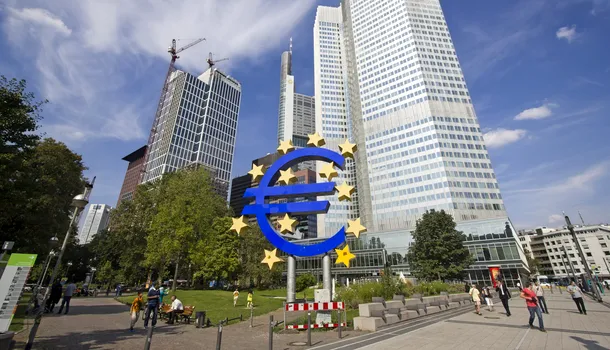 <span style='background-color: #0e15d6; color: #fff; ' class='highlight text-uppercase'>ANALIZĂ</span> BCE va menține o abordare ”prudentă” /Tensiunile geopolitice și problemele piețelor imobiliare generează RISCURI în zona euro